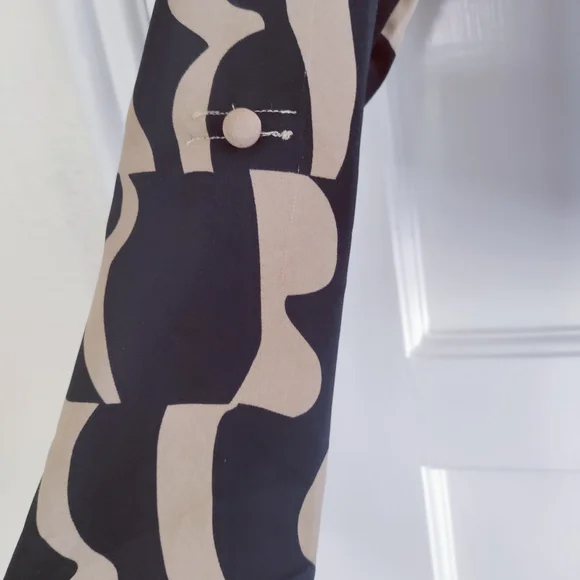 ✨ 3/$15 Milk & Honey Funky Geometric Print Blouse - Picture 3 of 4